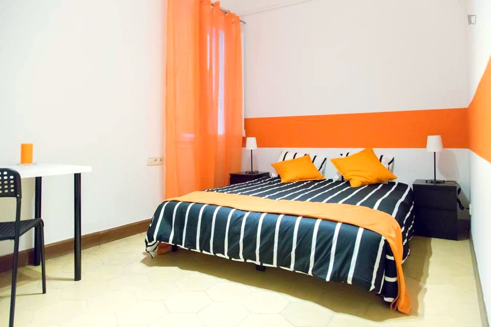 A furnished private student room in Eixample, Barcelona photo 2