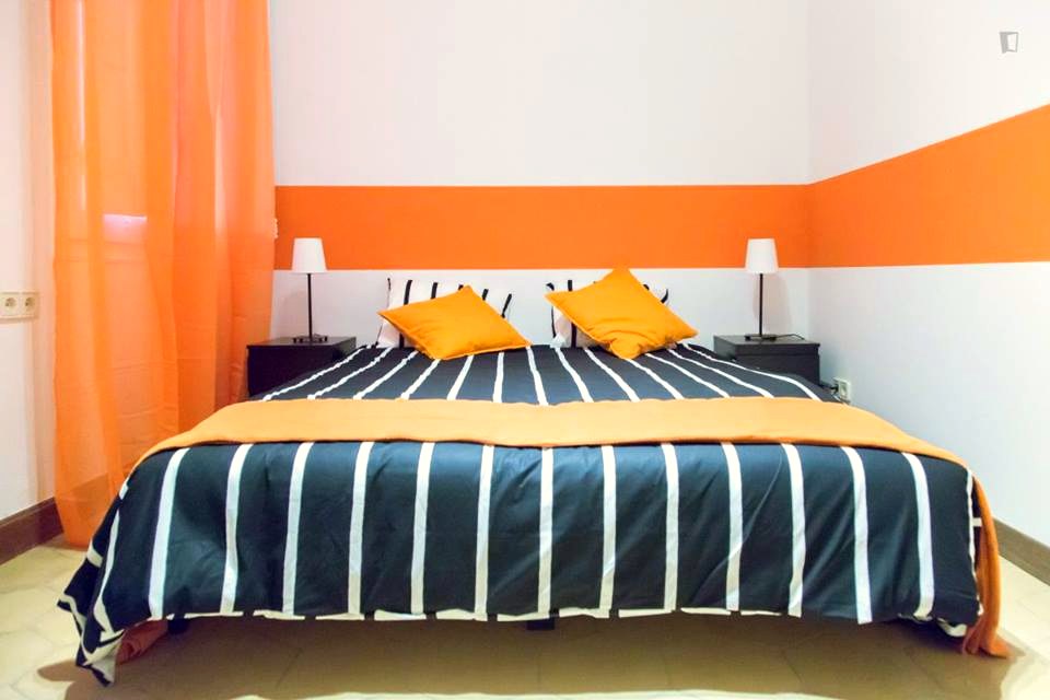 A furnished private student room in Eixample, Barcelona