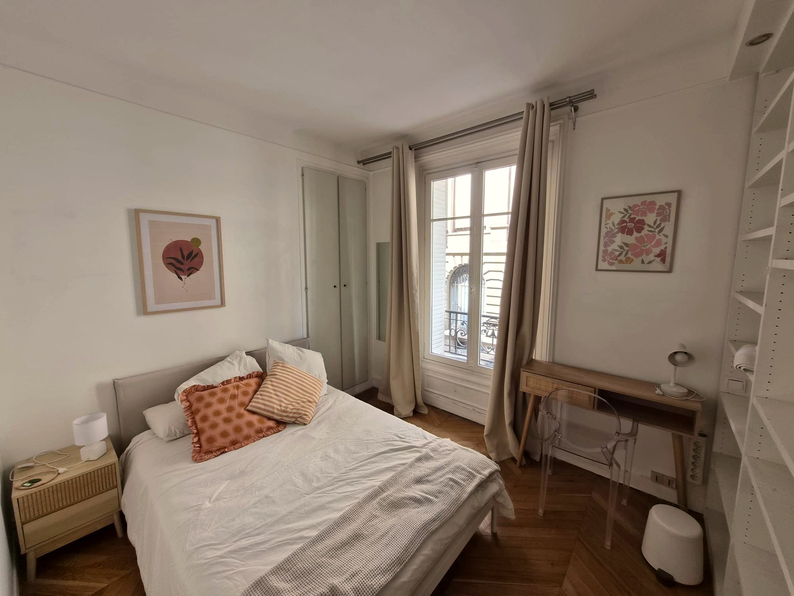 A furnished private student room in 8eme Arrondissement, Paris