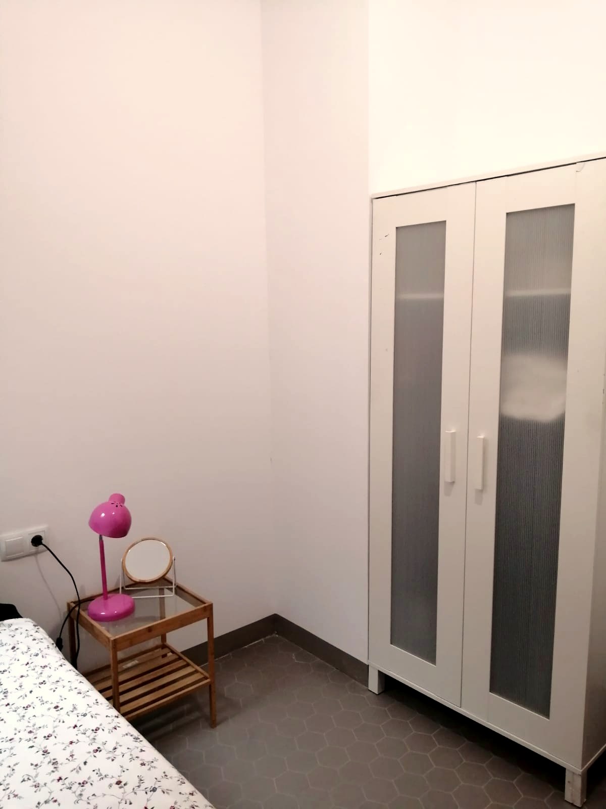 A furnished private student room in Eixample, Barcelona photo 3