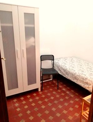 A furnished private student room in Eixample, Barcelona photo 3