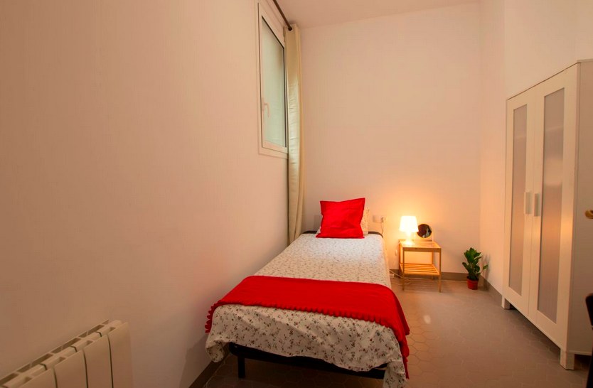 A furnished private student room in Eixample, Barcelona