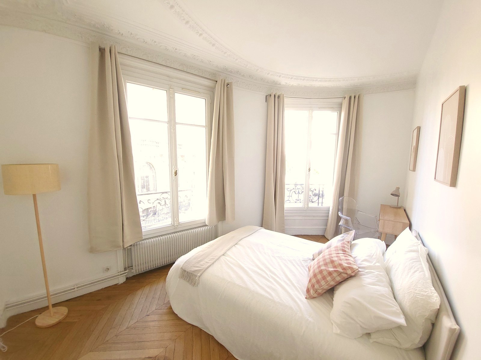 A furnished private student room in 8eme Arrondissement, Paris
