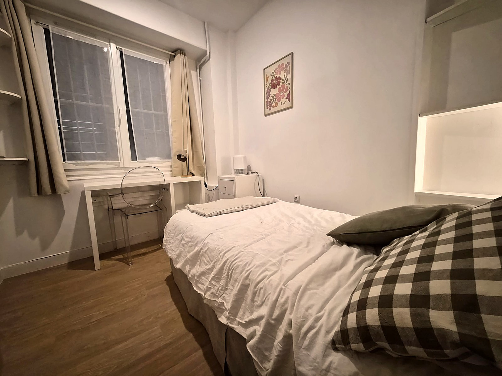 A furnished private student room in 8eme Arrondissement, Paris photo 2