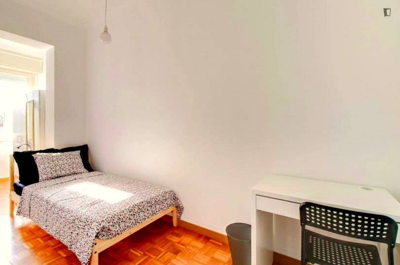A furnished private student room in Eixample, Barcelona photo 2