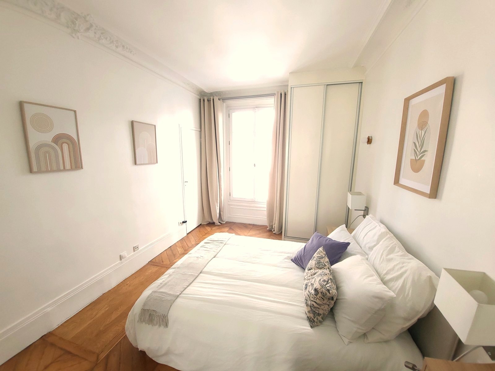 A furnished private student room in 8eme Arrondissement, Paris photo 3