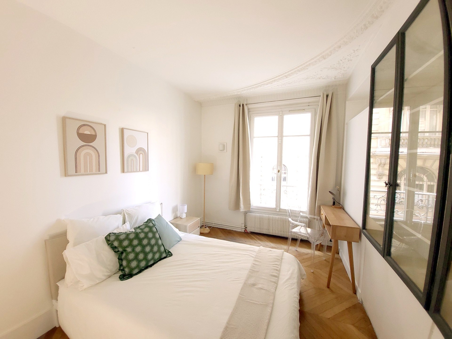 A furnished private student room in 8eme Arrondissement, Paris