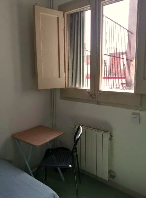 A furnished private student room in Eixample, Barcelona photo 2