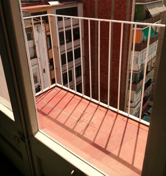 A furnished private student room in Eixample, Barcelona photo 4