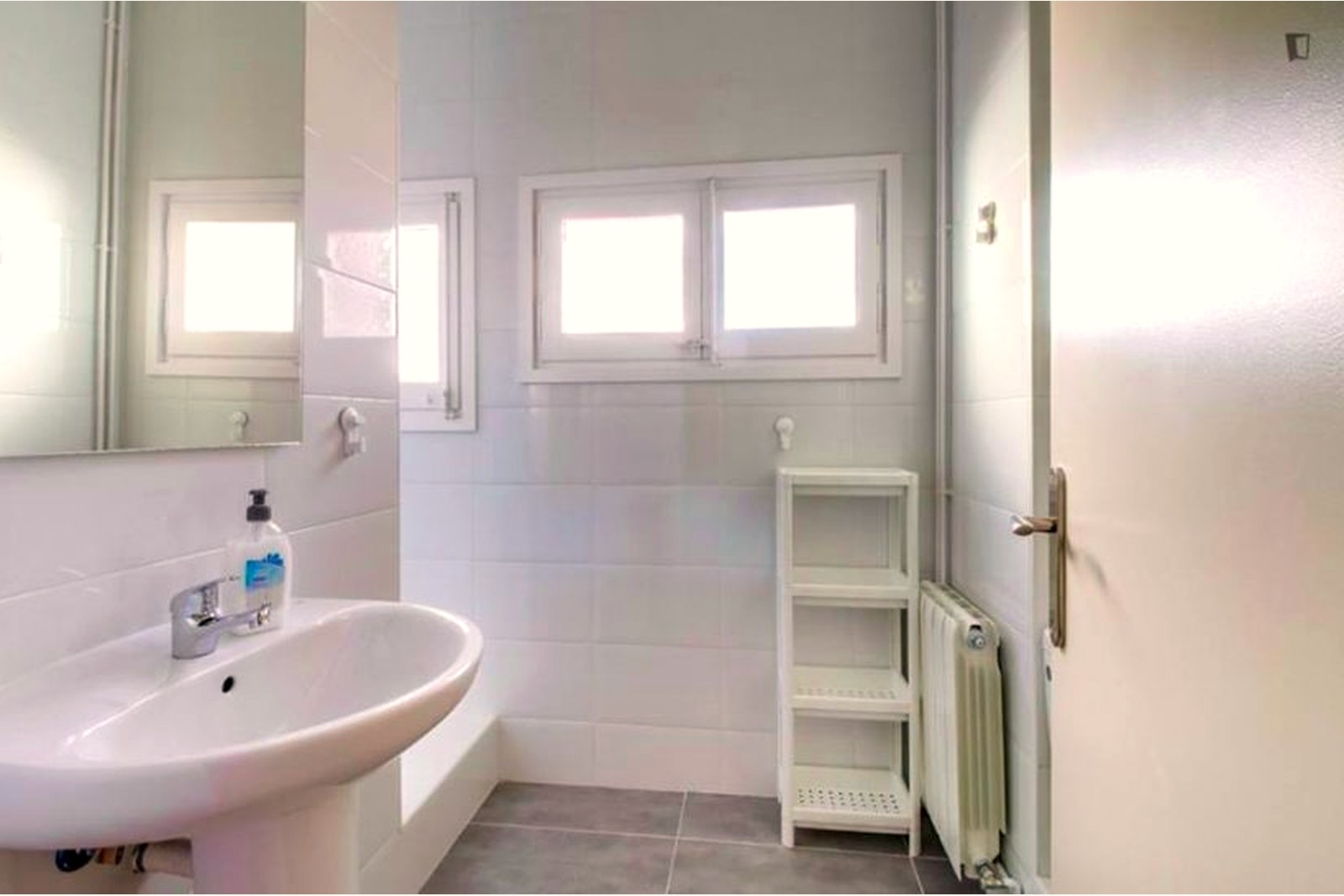 Jump In Muntaner I — Bathroom 2 — washbasin