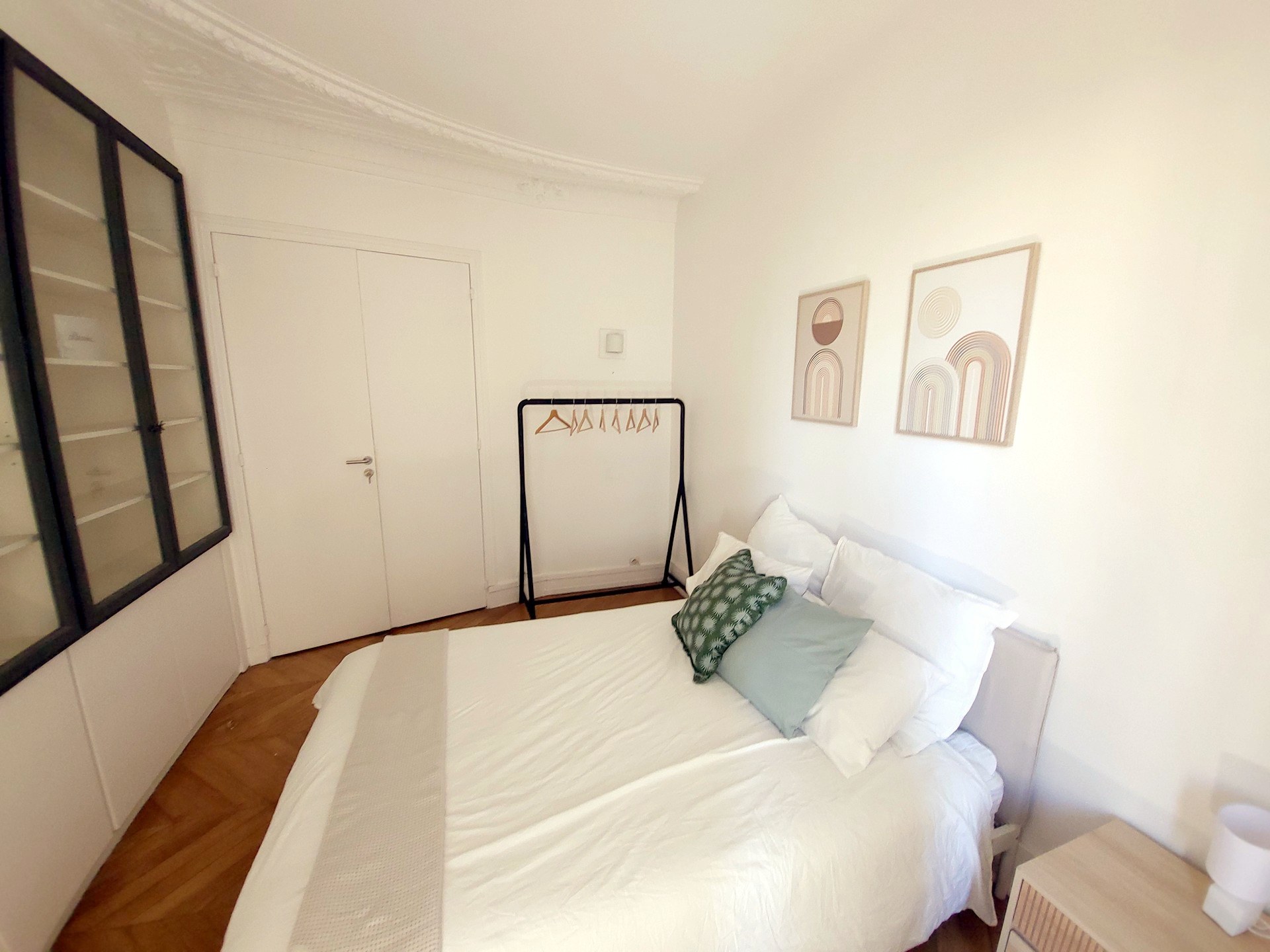 A furnished private student room in 8eme Arrondissement, Paris photo 3