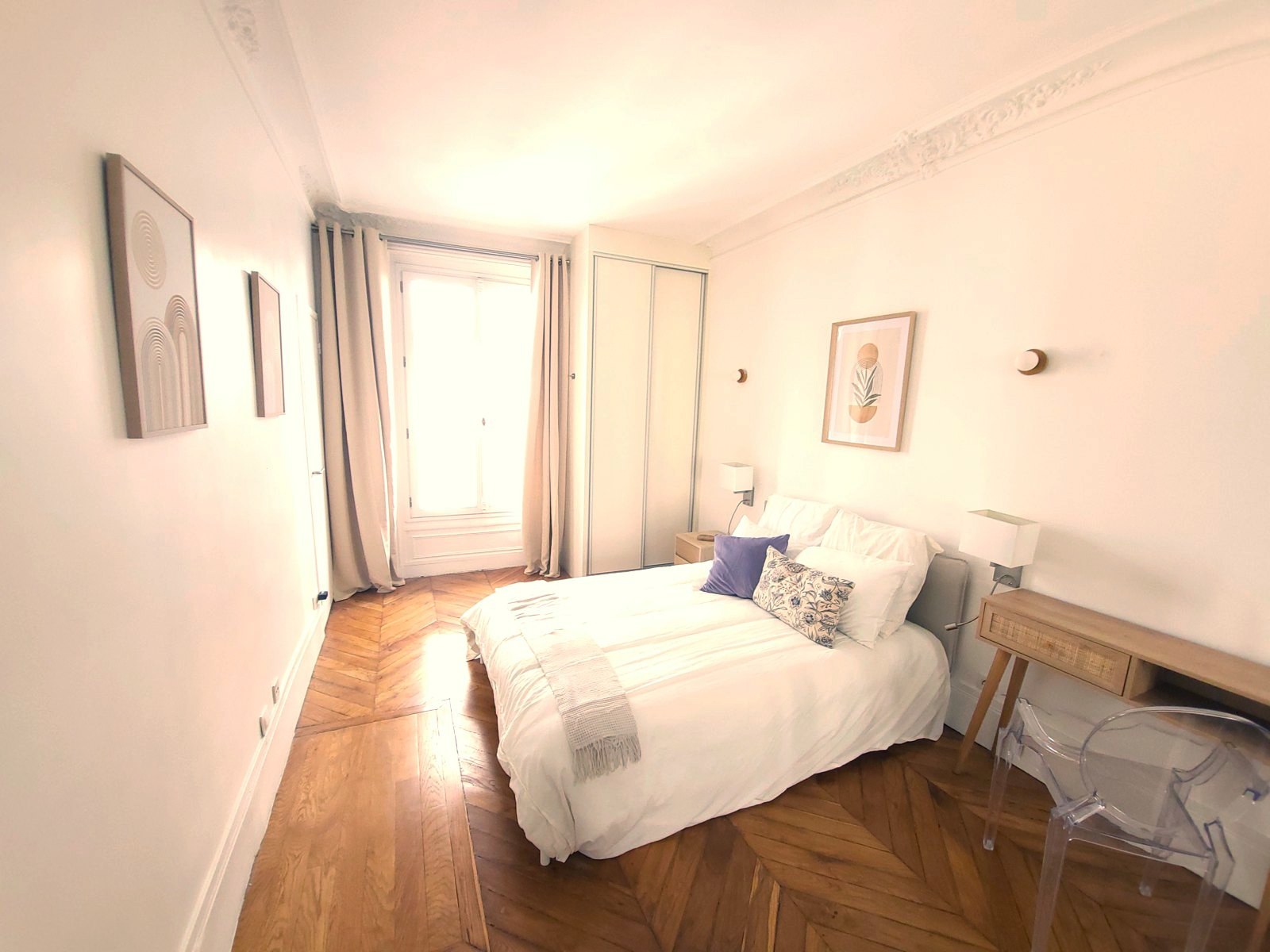 A furnished private student room in 8eme Arrondissement, Paris