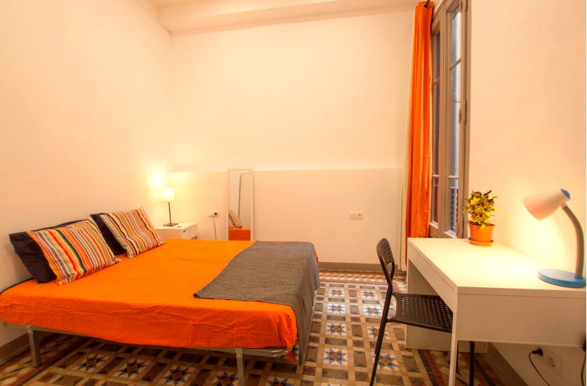 A furnished private student room in Eixample, Barcelona