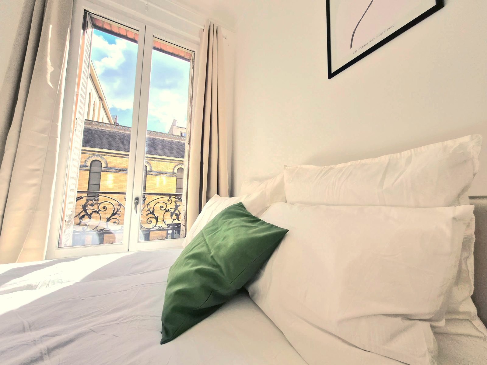 A furnished private student room in 17eme Arrondissement, Paris photo 3