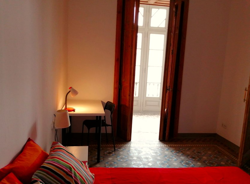 A furnished private student room in Eixample, Barcelona photo 2