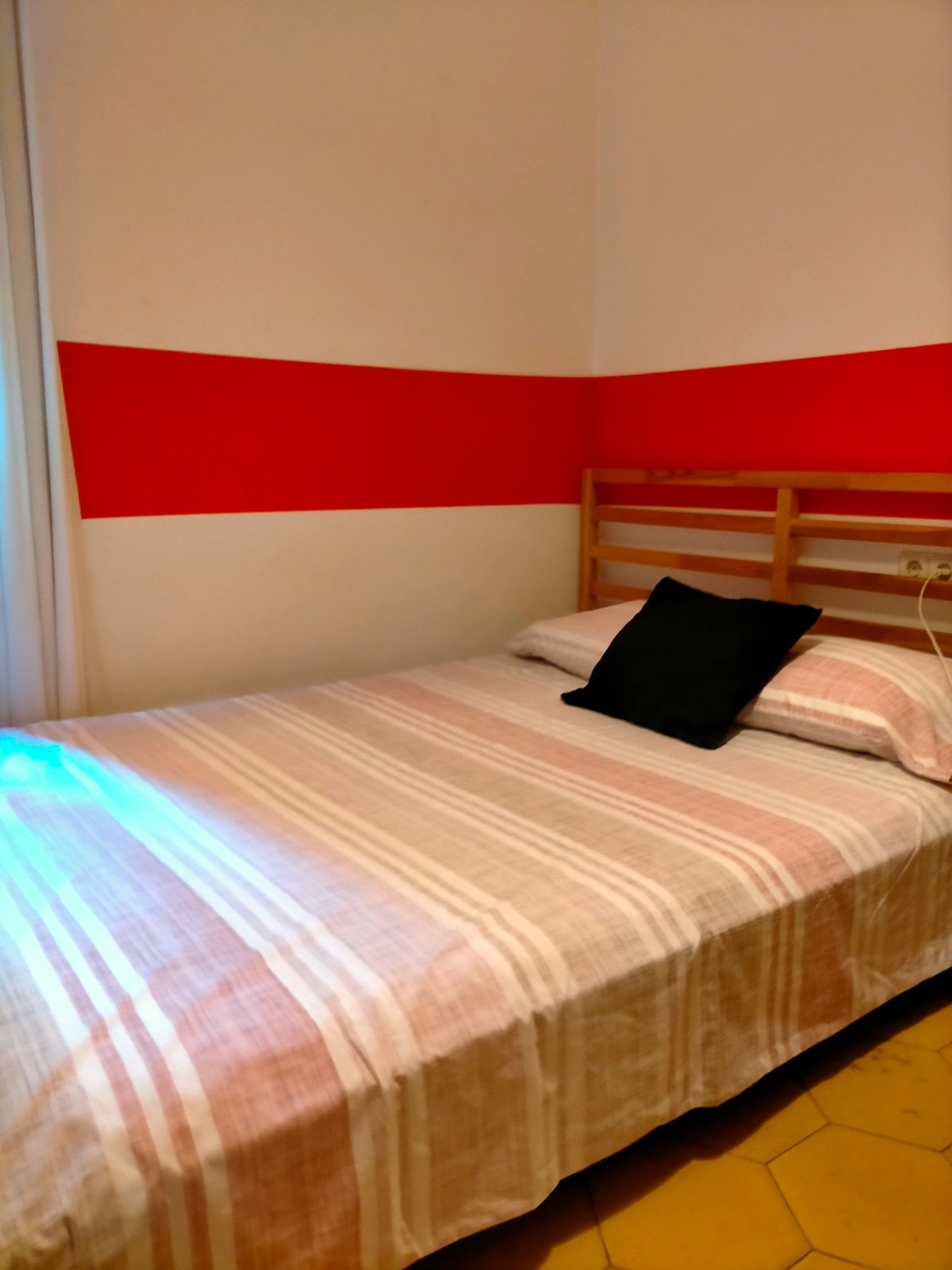 A furnished private student room in Eixample, Barcelona