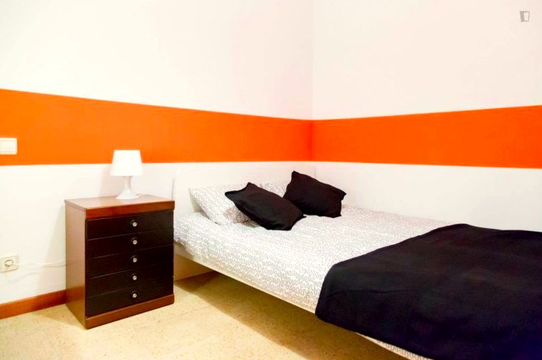 A furnished private student room in Eixample, Barcelona