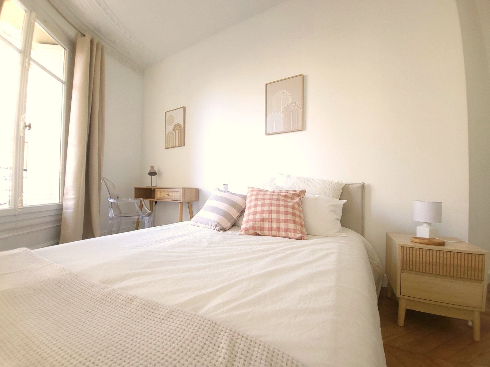 A furnished private student room in 8eme Arrondissement, Paris photo 3