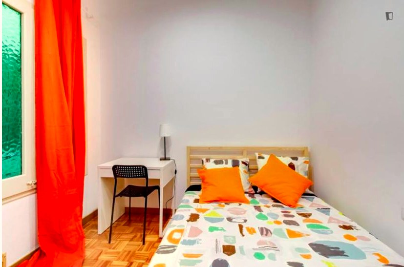 A furnished private student room in Eixample, Barcelona