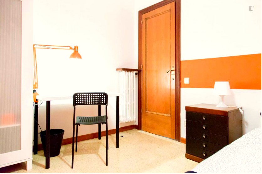 A furnished private student room in Eixample, Barcelona photo 3