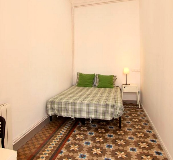 A furnished private student room in Eixample, Barcelona photo 2
