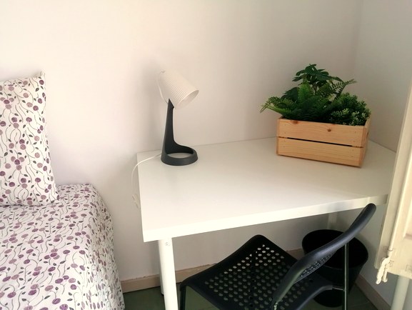 A furnished private student room in Eixample, Barcelona photo 2