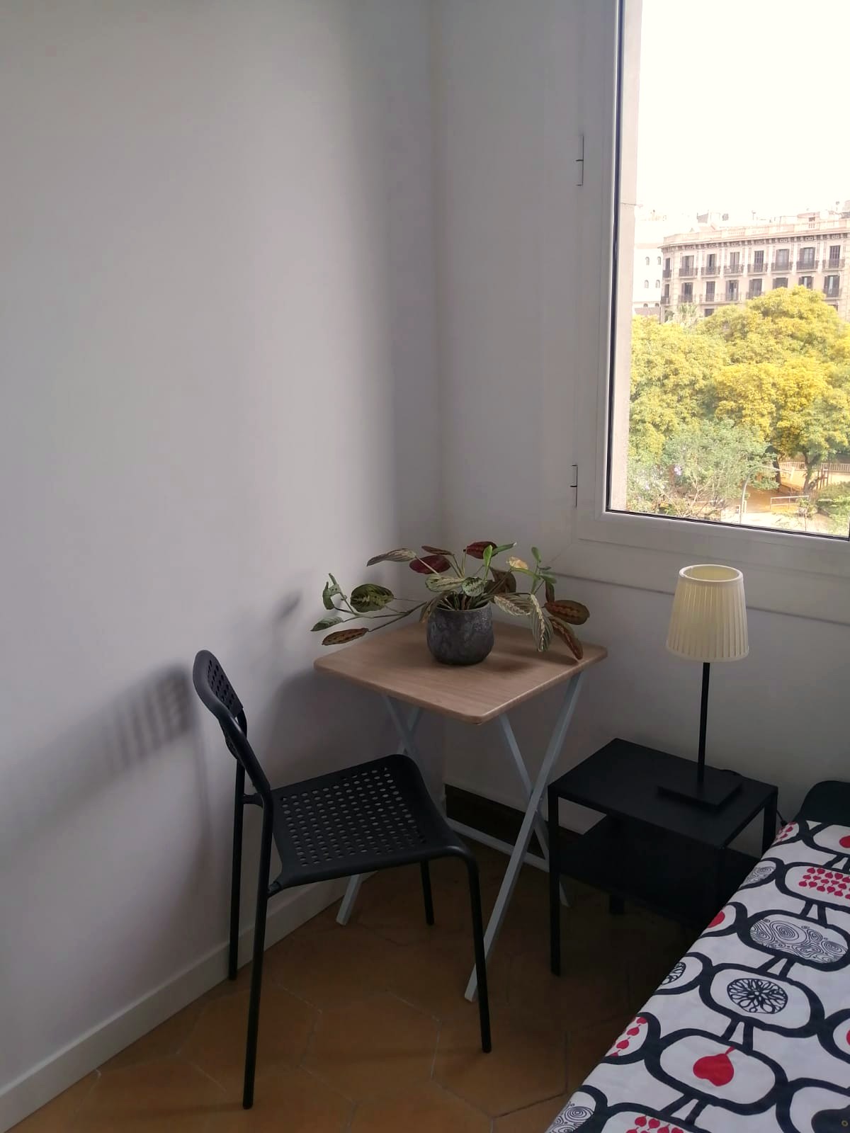 A furnished private student room in Eixample, Barcelona photo 3