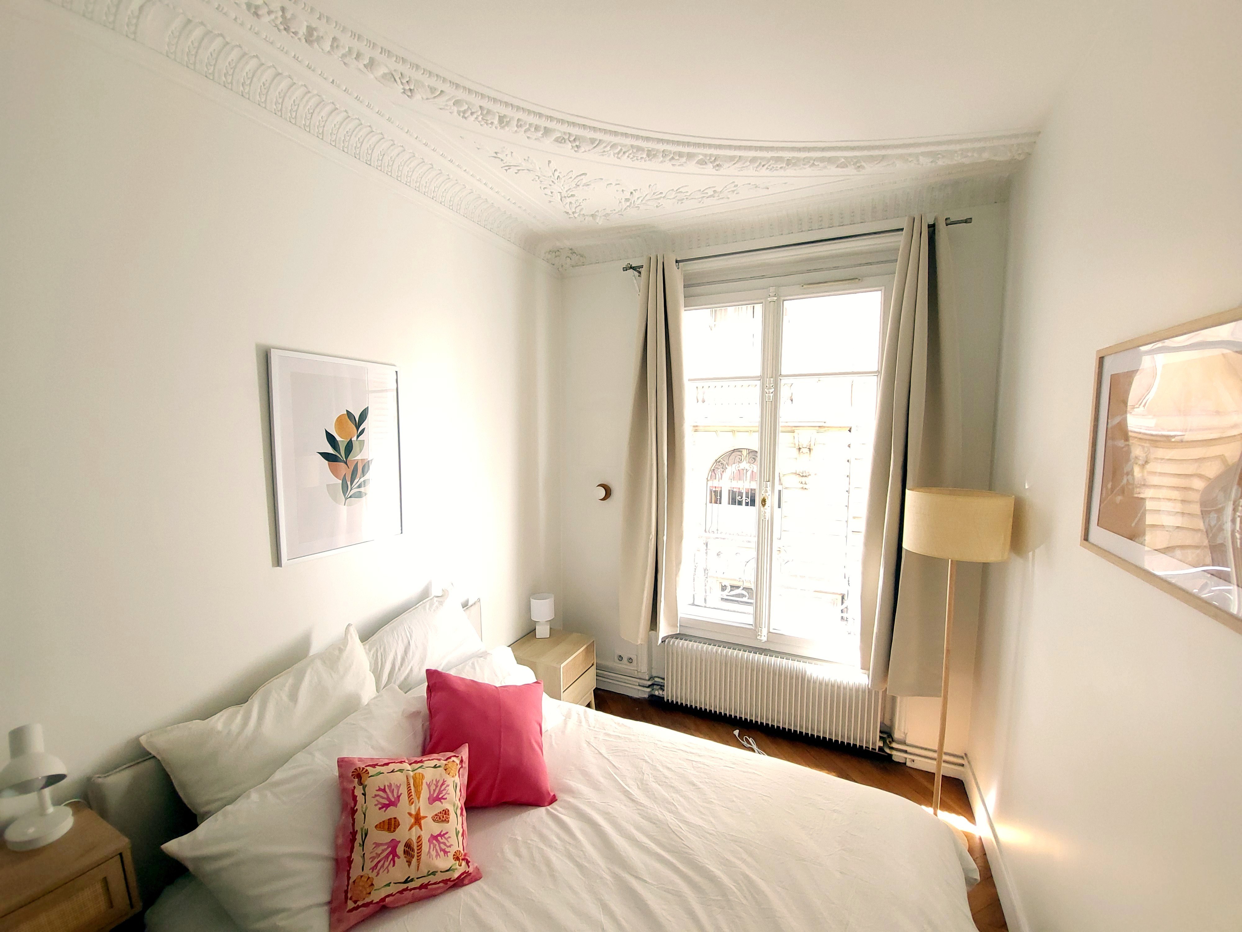 A furnished private student room in 8eme Arrondissement, Paris