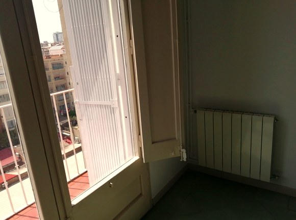 A furnished private student room in Eixample, Barcelona photo 3