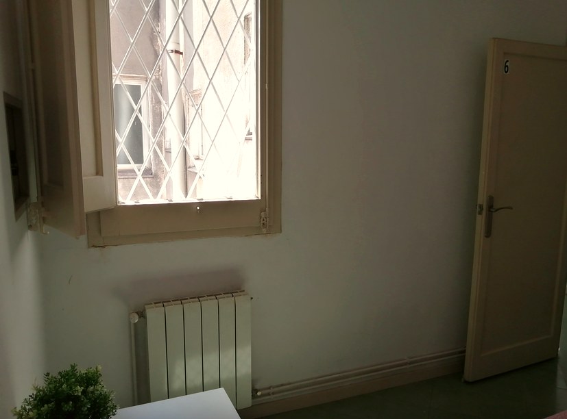 A furnished private student room in Eixample, Barcelona photo 3