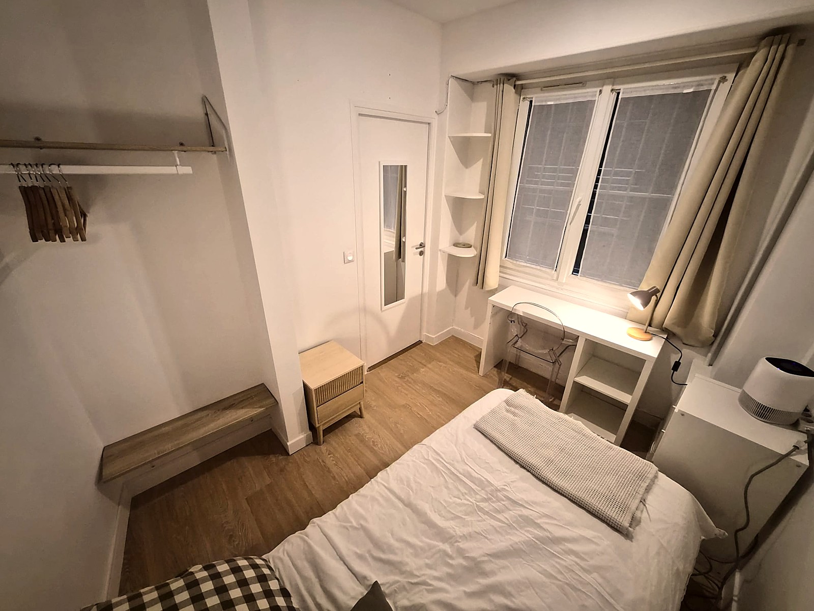 A furnished private student room in 8eme Arrondissement, Paris photo 3