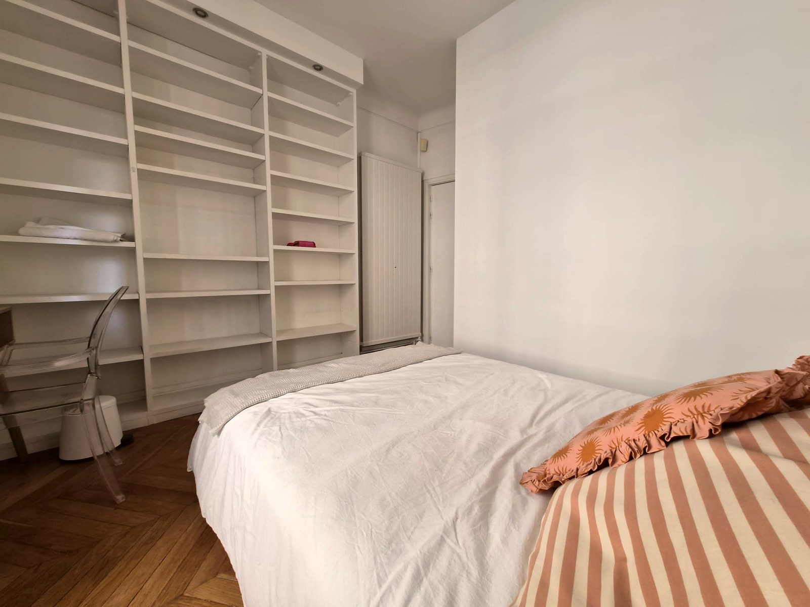 A furnished private student room in 8eme Arrondissement, Paris photo 3