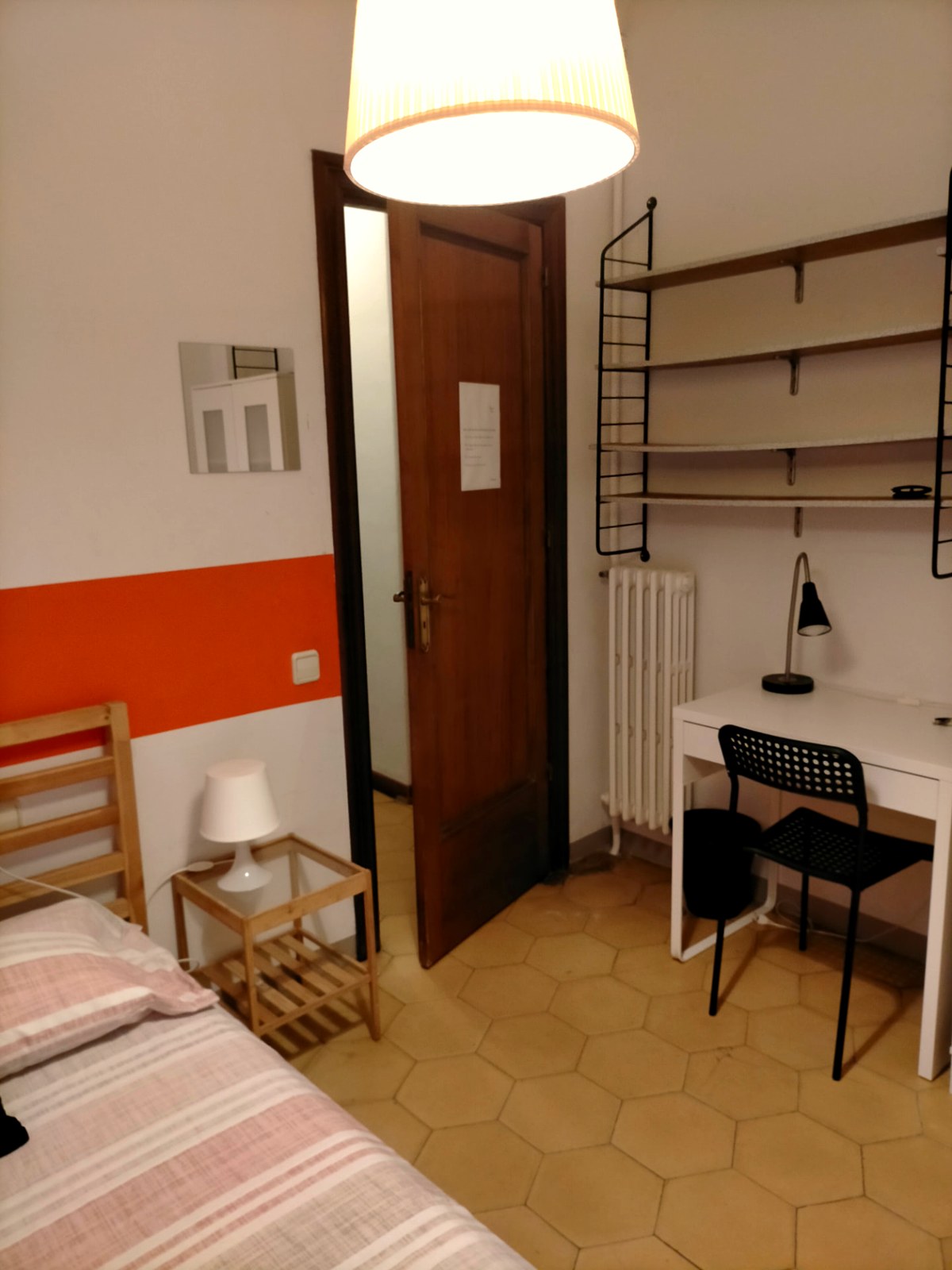 A furnished private student room in Eixample, Barcelona photo 2