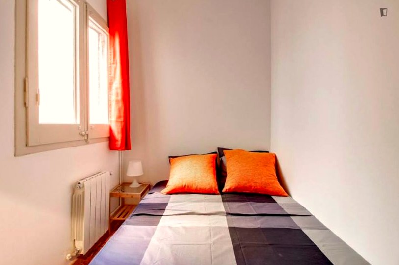 A furnished private student room in Eixample, Barcelona