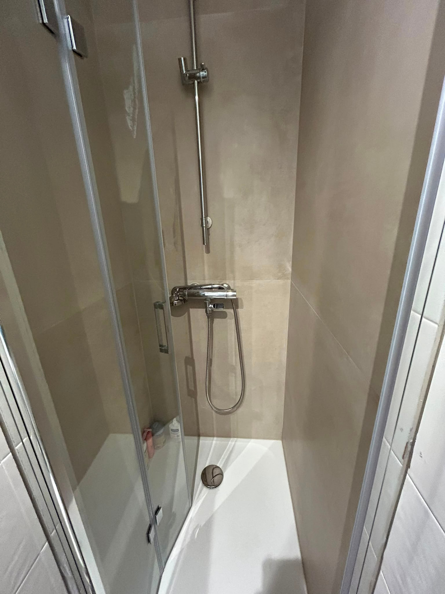 Jump In Pouchet — Shower — glass cabin