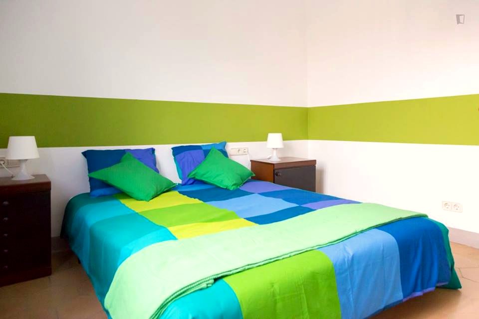 A furnished private student room in Eixample, Barcelona photo 2