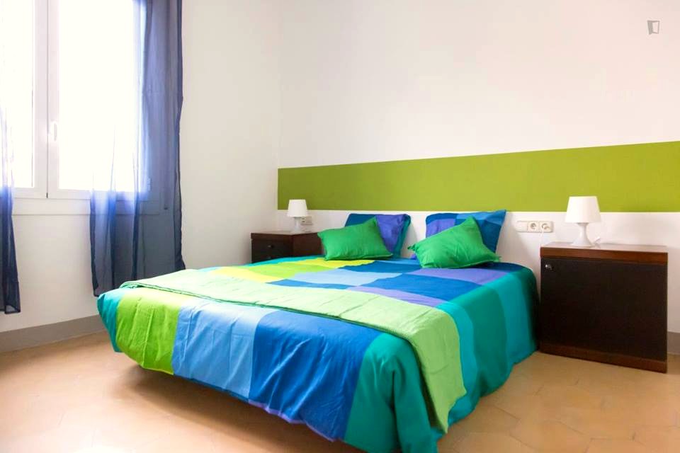A furnished private student room in Eixample, Barcelona