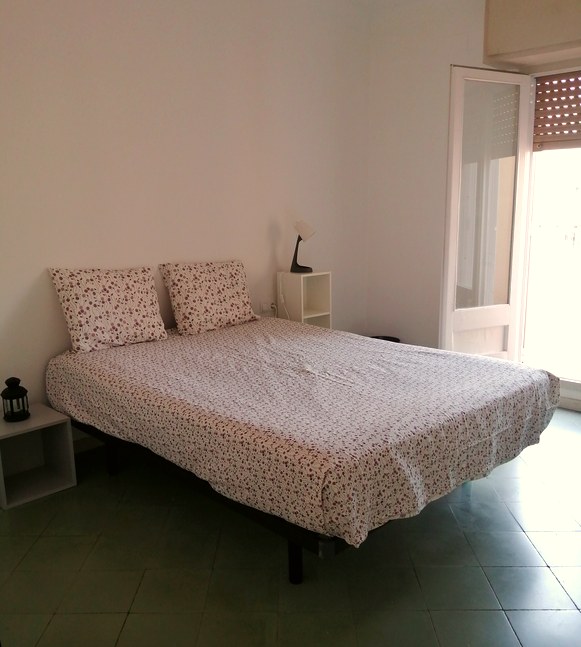 A furnished private student room in Eixample, Barcelona