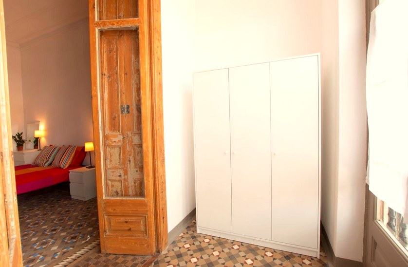 A furnished private student room in Eixample, Barcelona photo 3