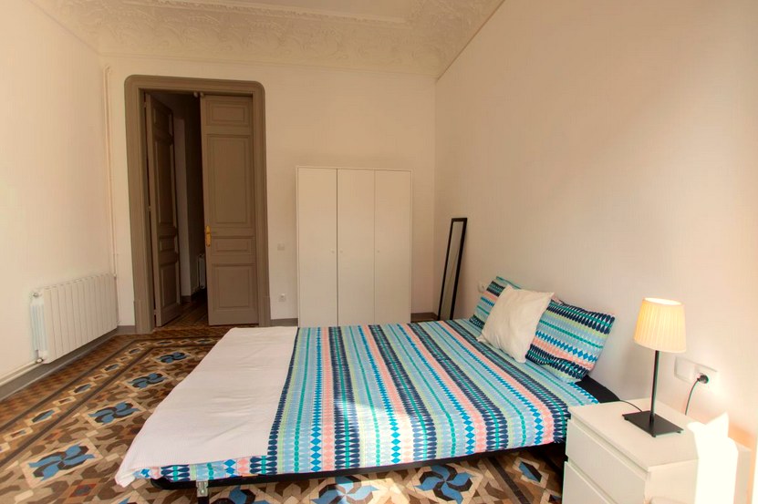 A furnished private student room in Eixample, Barcelona photo 2