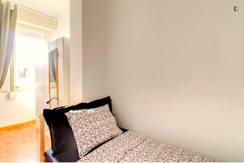 A furnished private student room in Eixample, Barcelona