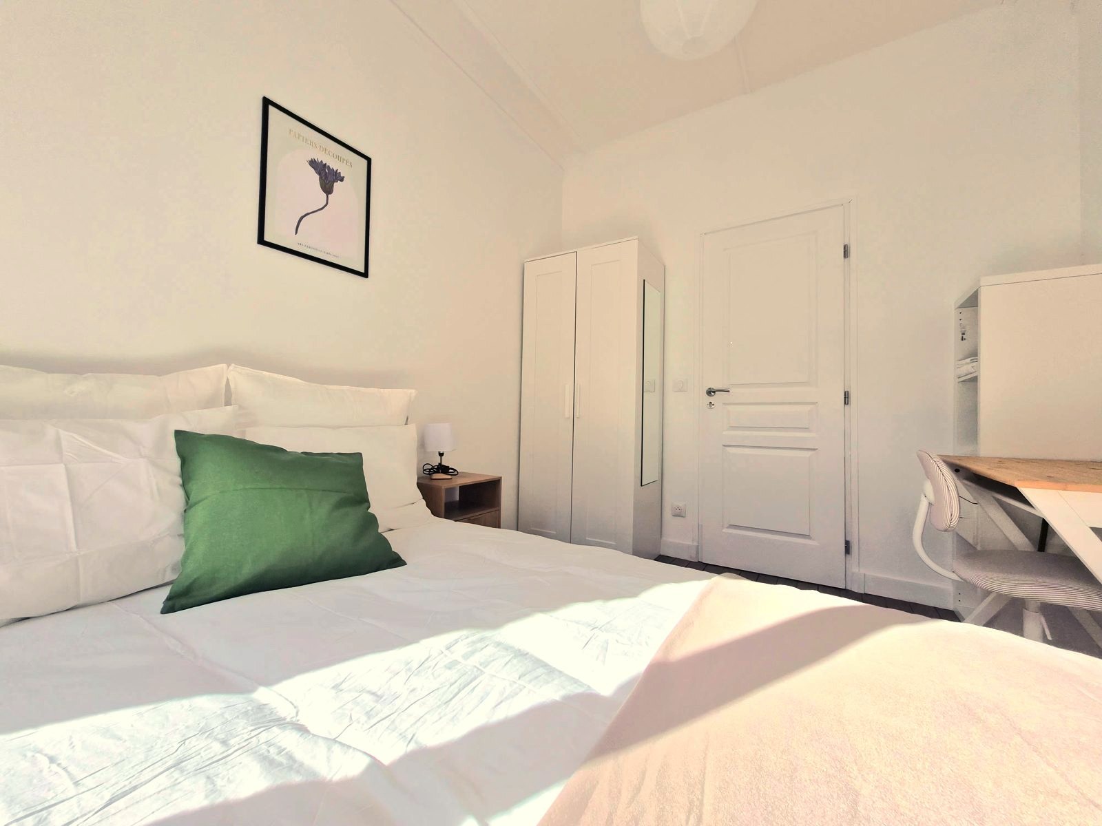 A furnished private student room in 17eme Arrondissement, Paris photo 5