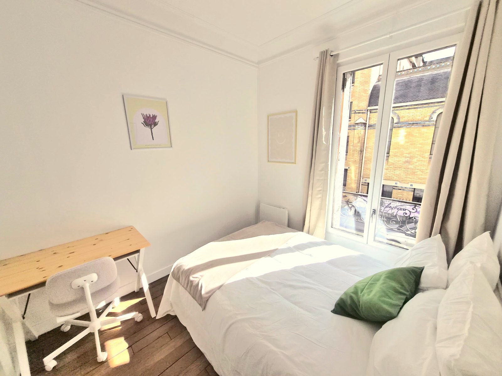 A furnished private student room in 17eme Arrondissement, Paris