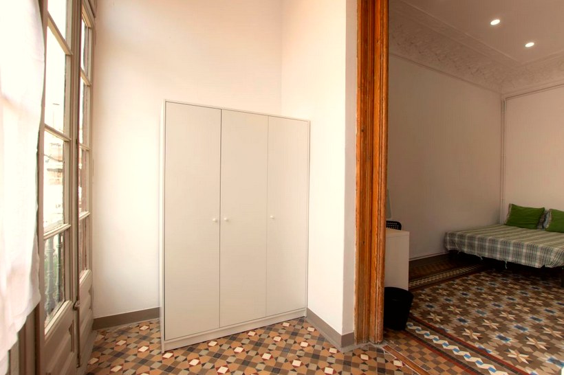 A furnished private student room in Eixample, Barcelona photo 4