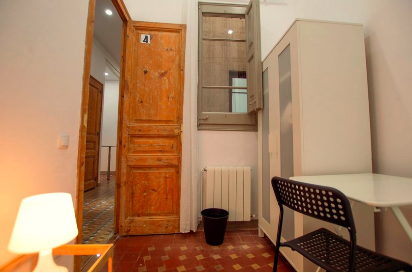 A furnished private student room in Eixample, Barcelona photo 2