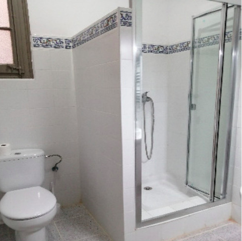 Jump In Balmes — Bathroom 2 — shower cabin and toilet