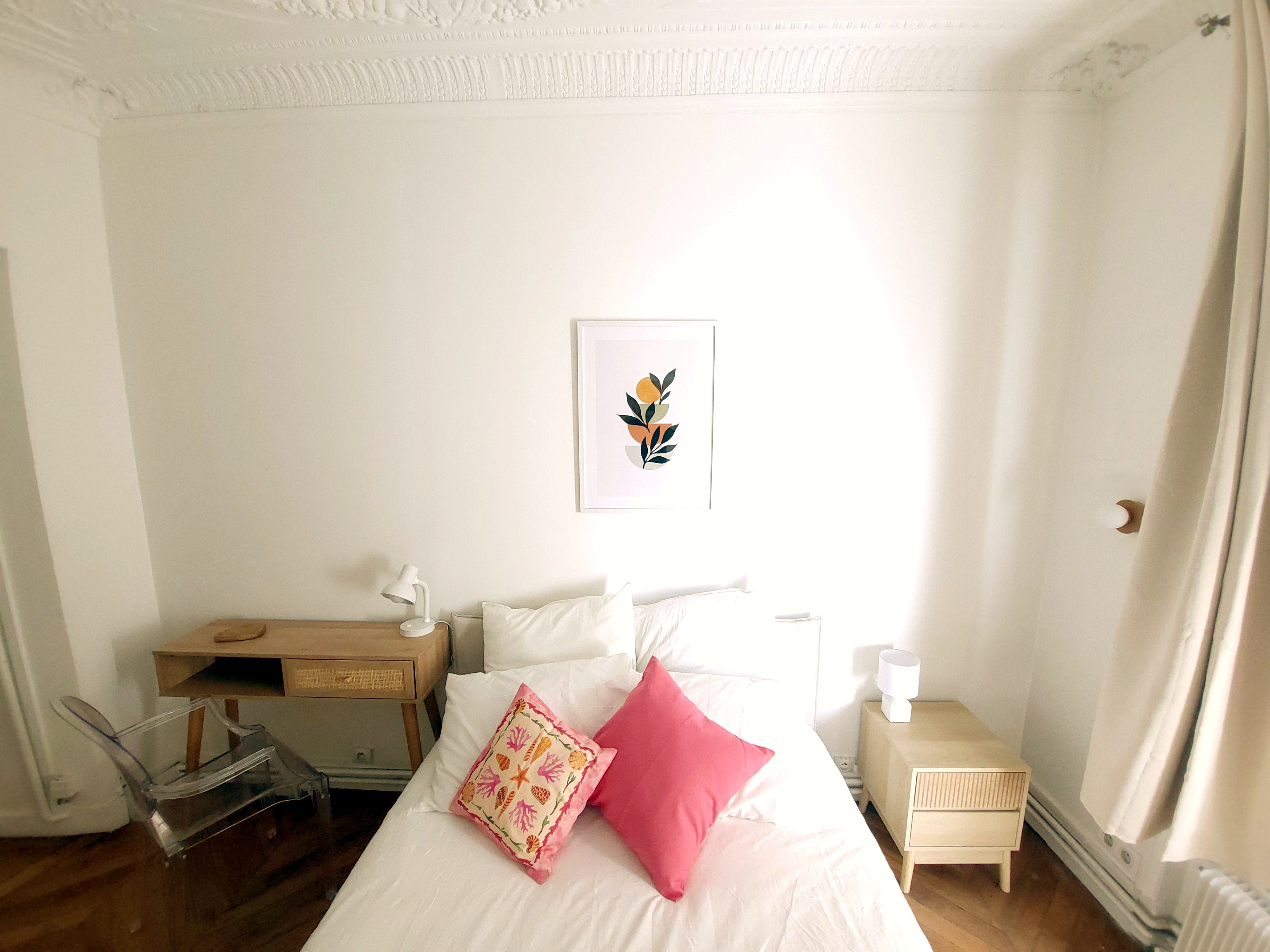 A furnished private student room in 8eme Arrondissement, Paris photo 3