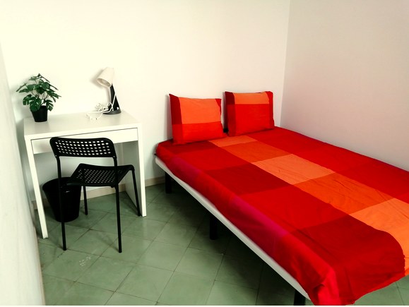 A furnished private student room in Eixample, Barcelona