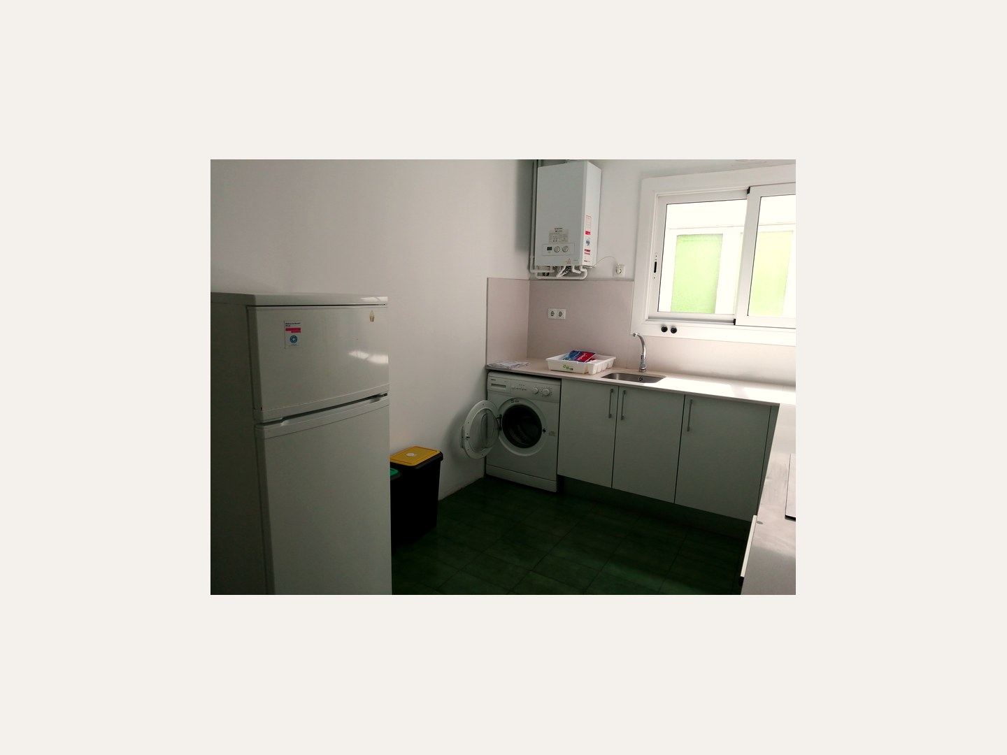 Jump In Muntaner II — Kitchen — fridge and washing machine