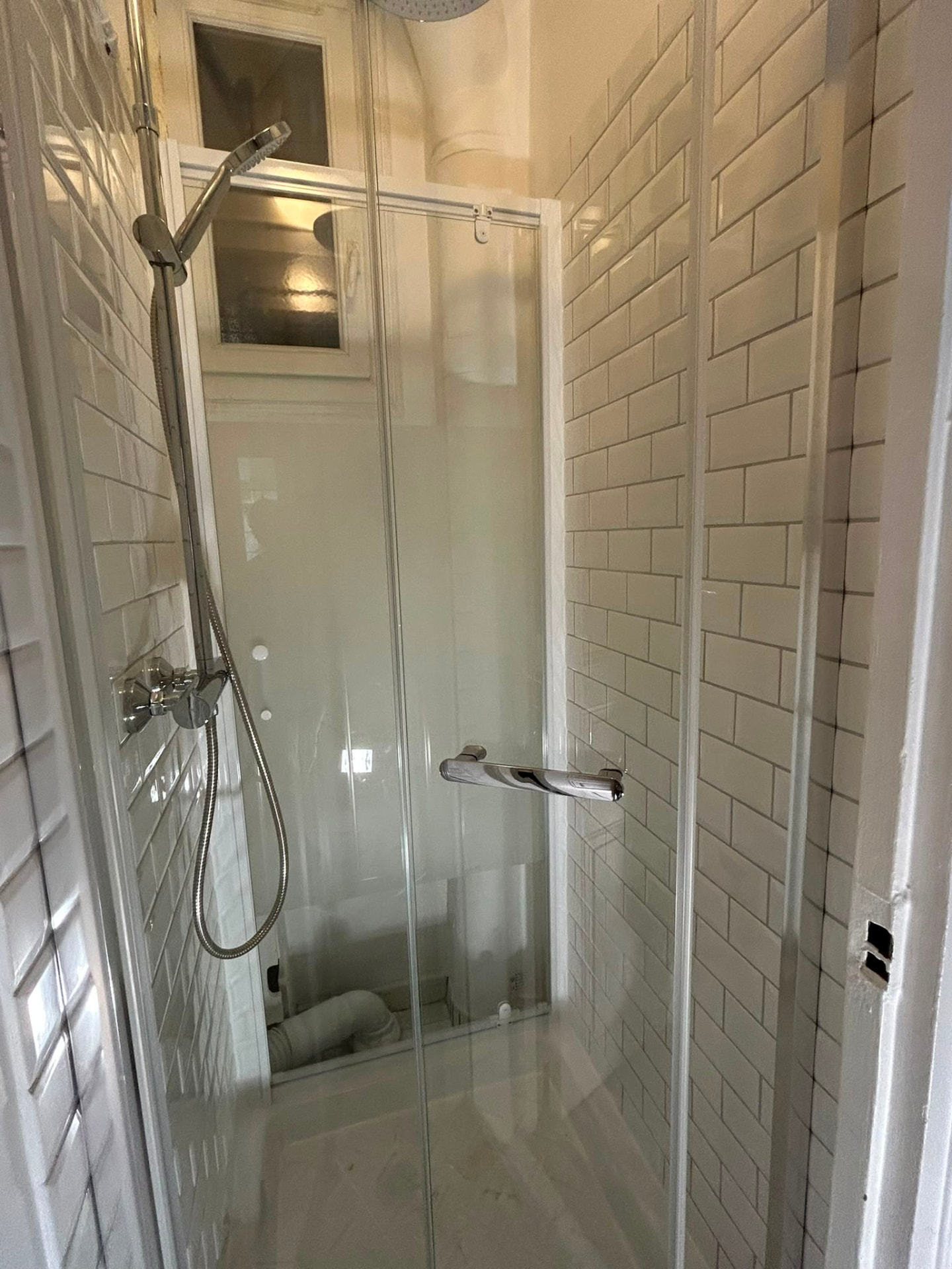 Jump In Saussaies — Shower 1 — walk-in shower with sliding glass doors